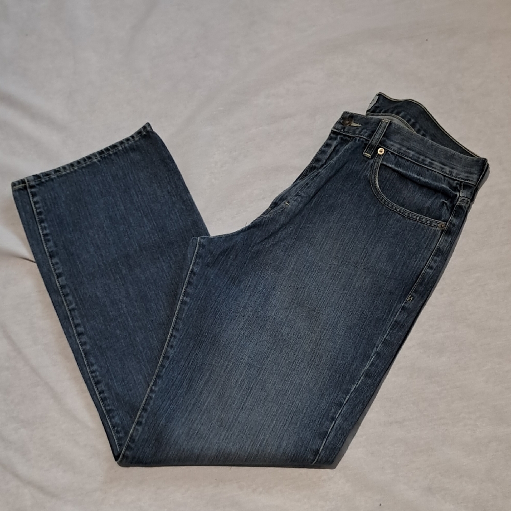 J. Crew Mens Relaxed Fit Jeans. Size 34Wx32L. Light Med Wash.